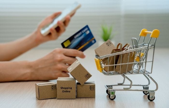 Miniature shopping-boxes or parcels are placed on the table