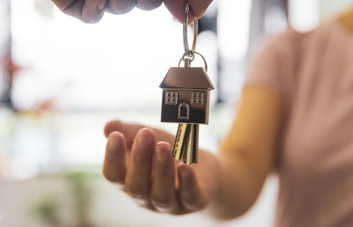 a person receiving a key to her house